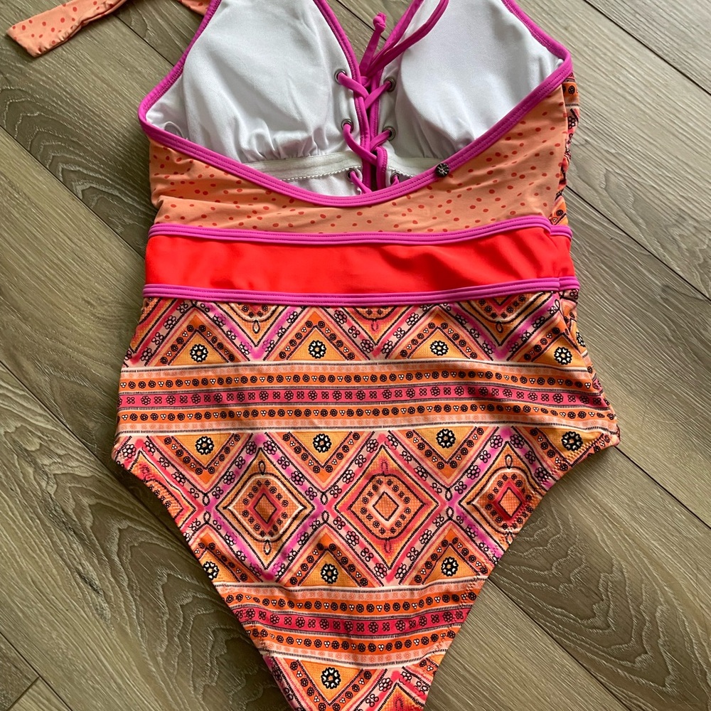 Bright bathing suit - Picture 2 of 2